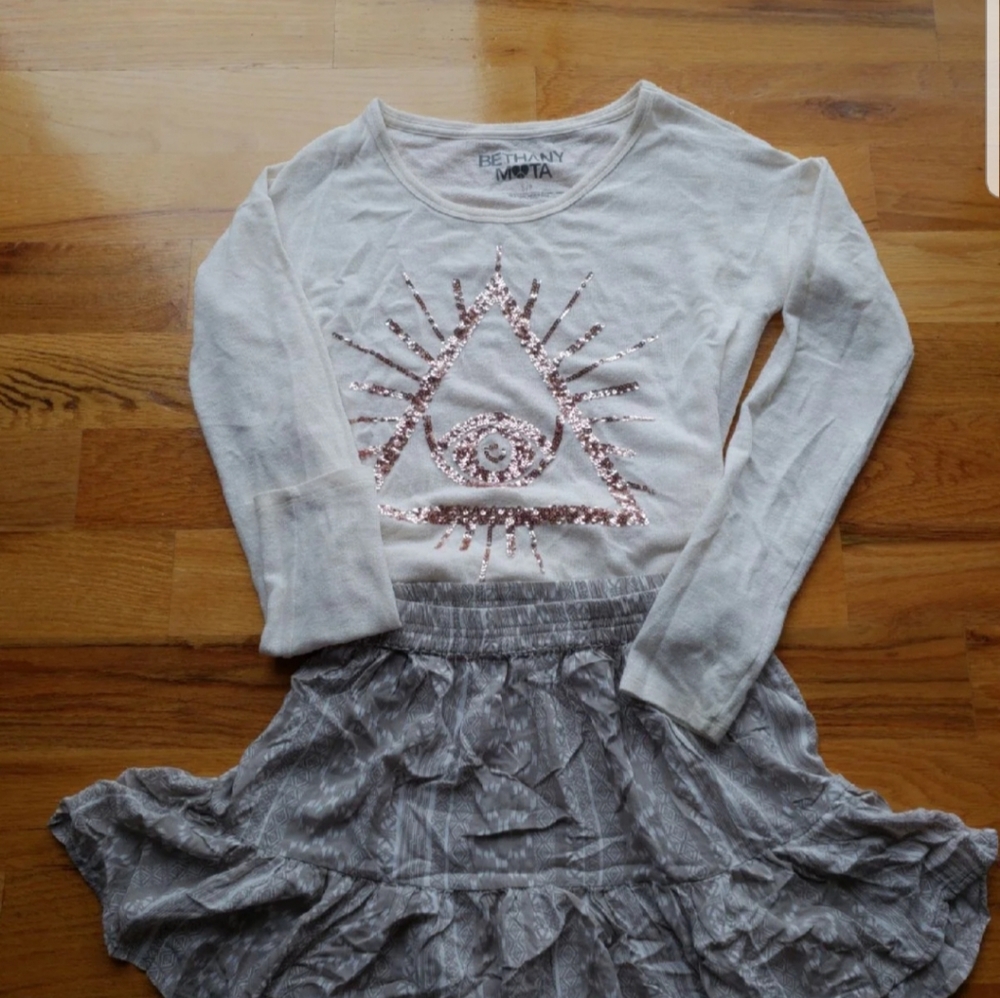 Two pieces of Bethany mota